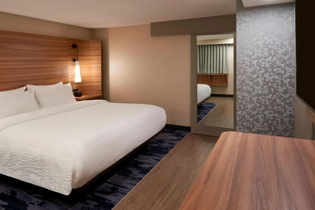 Fairfield Inn By Marriott Montreal Downtown 3*,