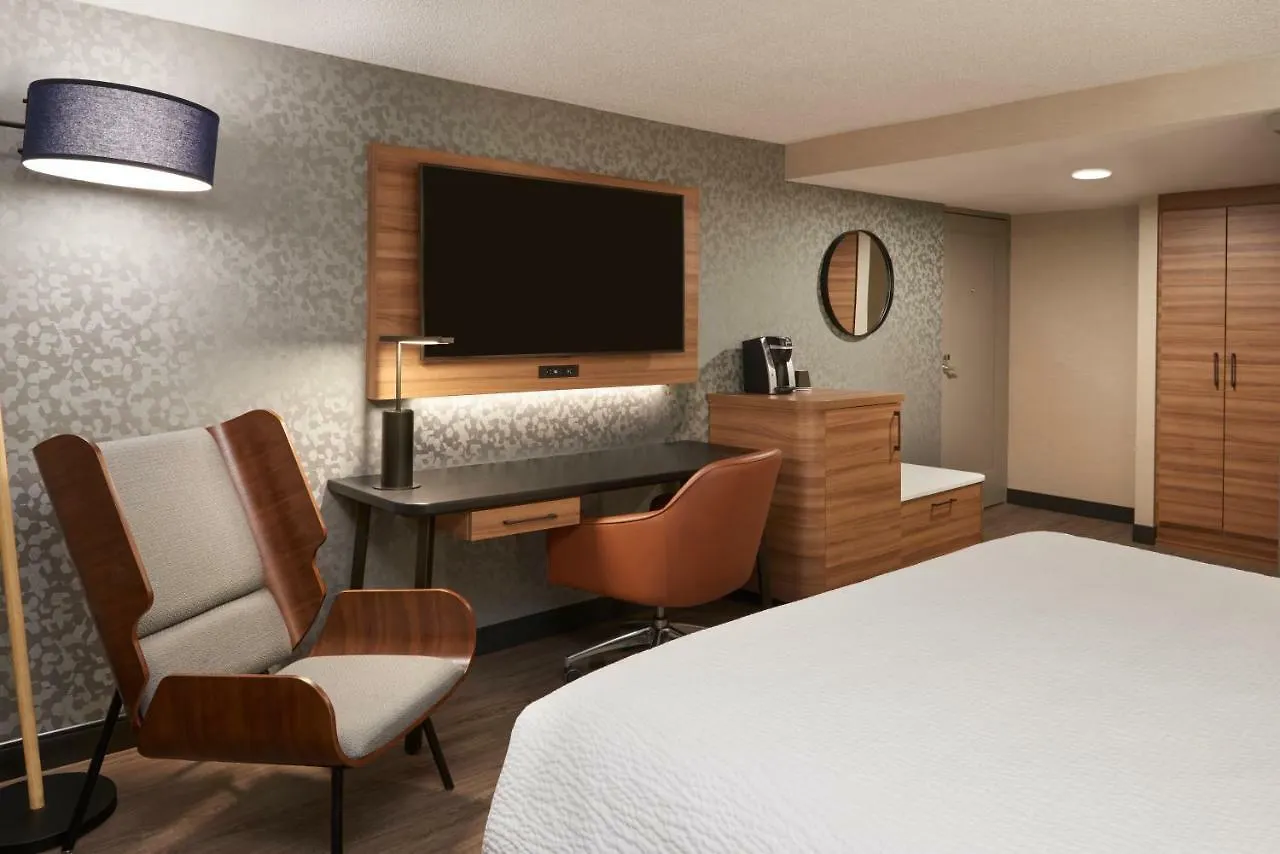Fairfield Inn By Marriott Montreal Downtown 3*,