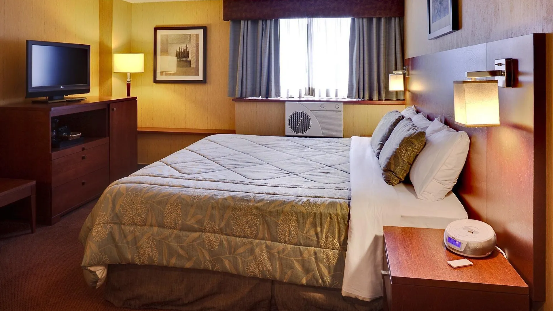 Fairfield Inn By Marriott Montreal Downtown 3*,
